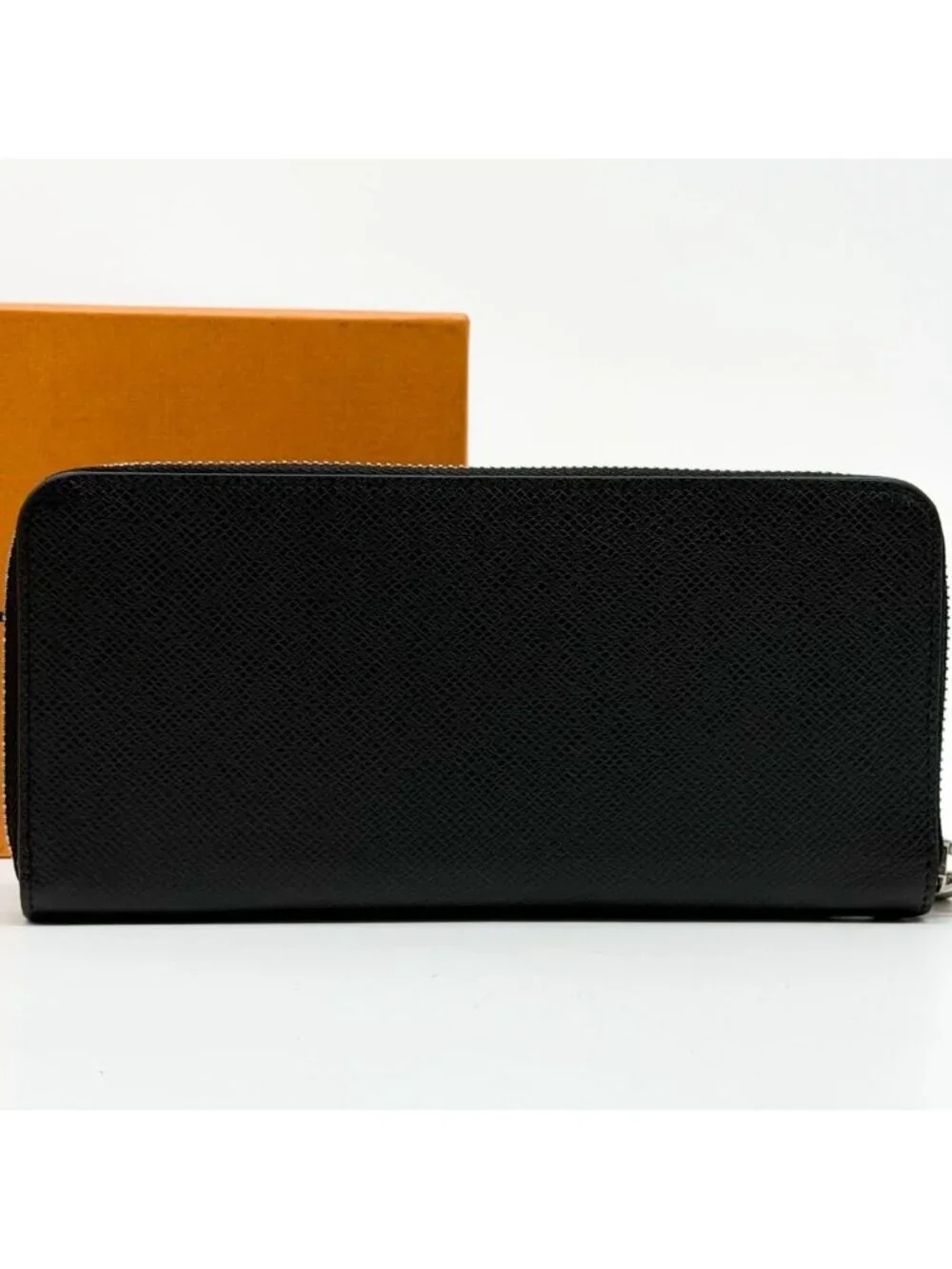 Louis Vuitton Zippy Wallet Vertical Taiga